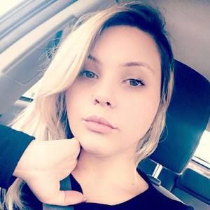 Meet your Posher, Angélica